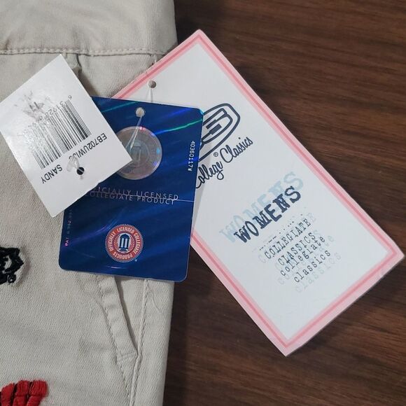 University of Wisconsin UW Badgers Bucky ES College Classic Khaki Shorts Size 11 - Picture 3 of 6